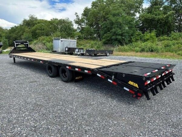Big-Tex-8.5x40-Deckover-Gooseneck-Equipment-Trailer-Mega-Ramps-22GN-40D5A-MRBK-4-2.jpg Big Tex 8.5 x 40 Gooseneck Deckover Equipment Trailer - Mega Ramps