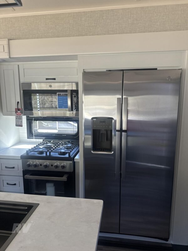 EREE.jpg 2025 JAYCO NORTH POINT 377RLBH