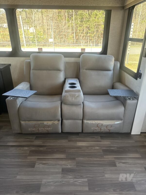 EWFCV.jpg 2025 JAYCO NORTH POINT 377RLBH