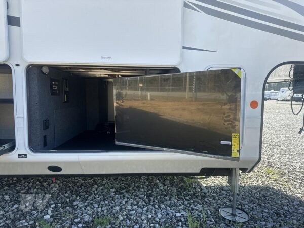 KH.jpg 2025 JAYCO NORTH POINT 377RLBH