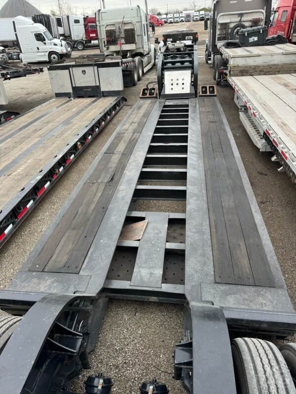 Lowboy-Trailers-Fontaine-60-Ton-52547061.jpg 2022 Fontaine 53ft Lowboy Trailer 60 Ton