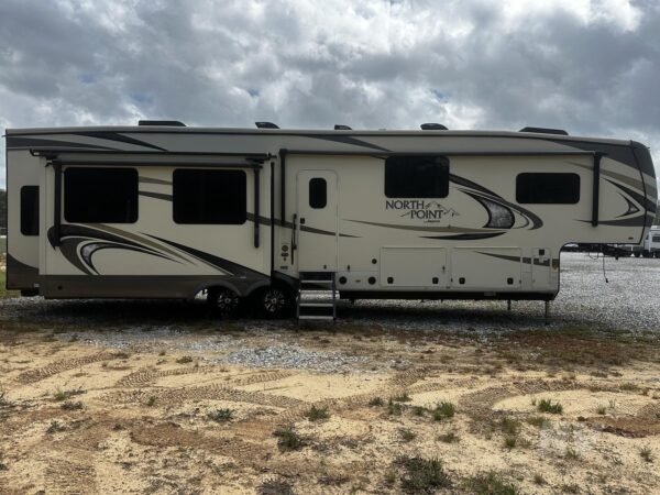 RGDFG.jpg 2019 JAYCO NORTH POINT 377RLBH