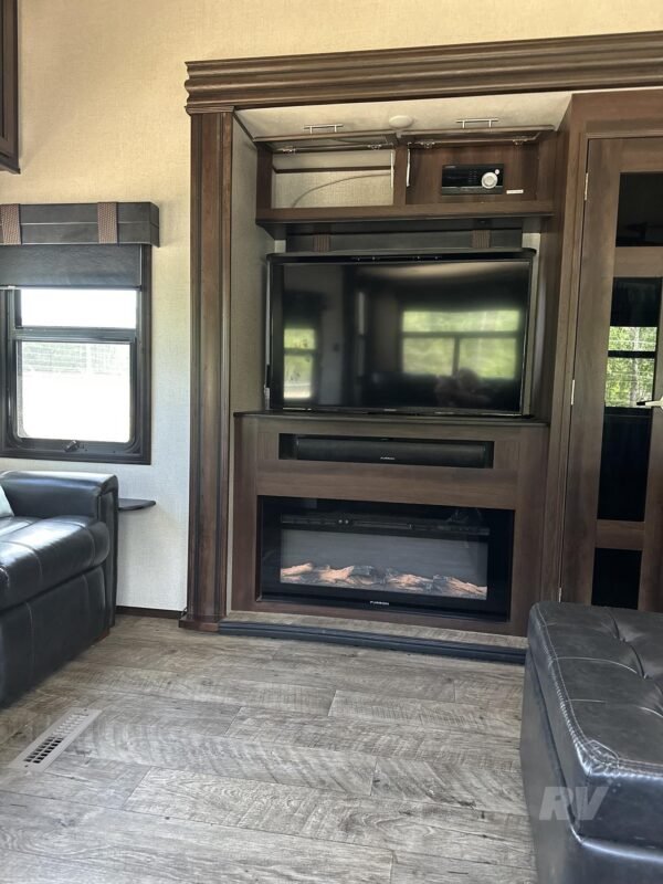 WEE.jpg 2019 JAYCO NORTH POINT 377RLBH