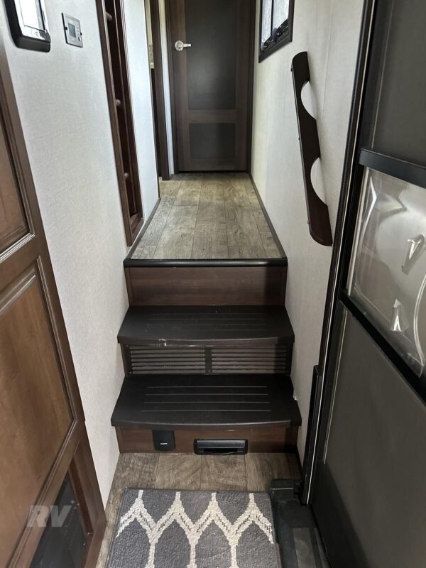 YUIYU.jpg 2019 JAYCO NORTH POINT 377RLBH