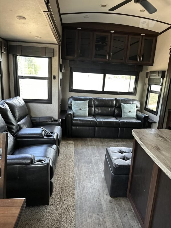YUYU.jpg 2019 JAYCO NORTH POINT 377RLBH